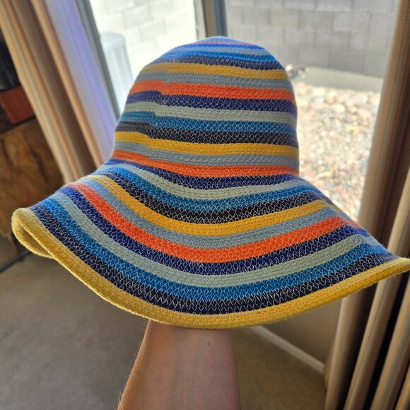 Club Monaco Accessories - Club Monaco 100% cotton sun hat